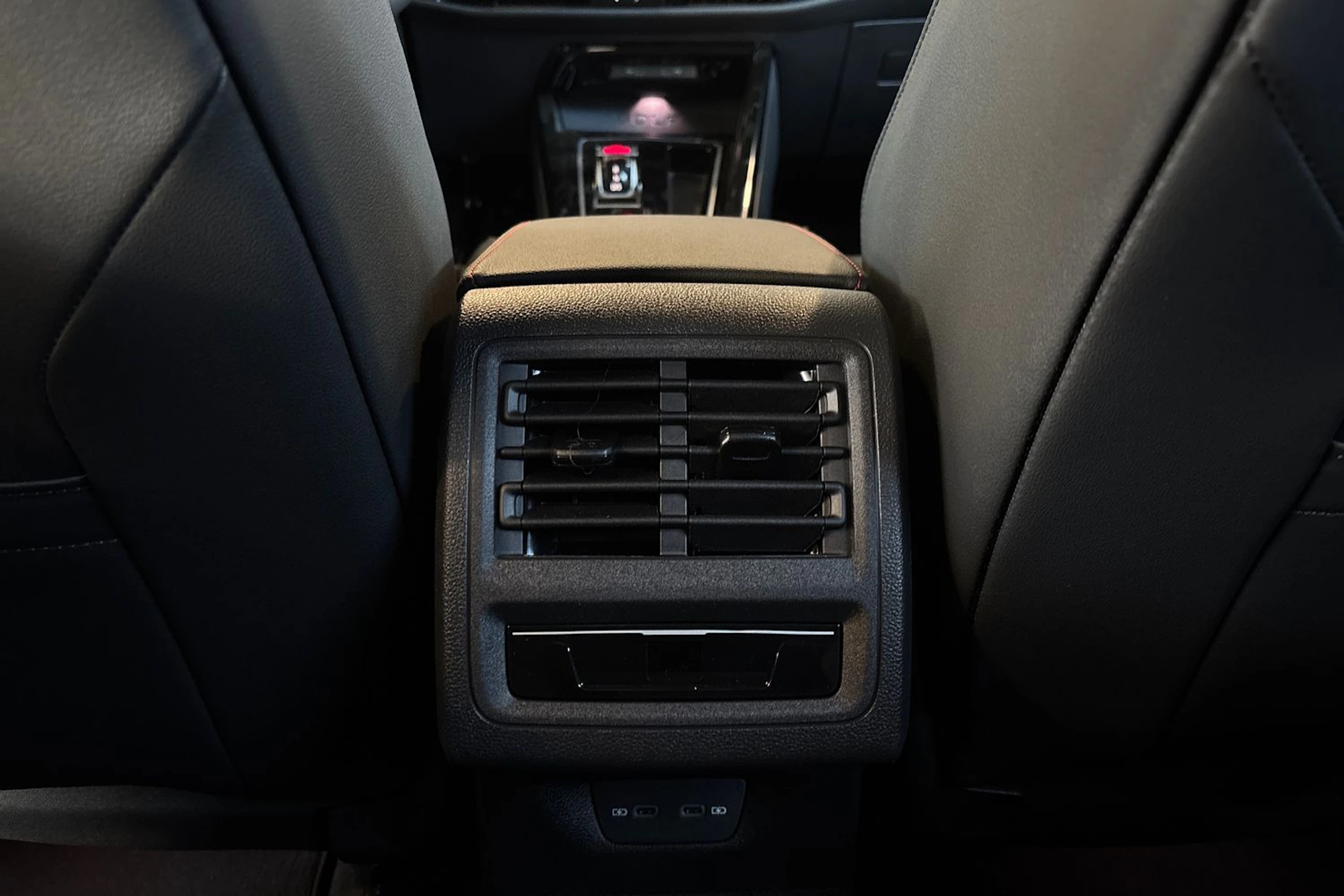 musta Volkswagen Golf 2026 kuva 13.