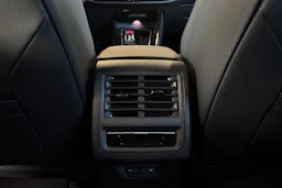 musta Volkswagen Golf 2026 kuva 13.