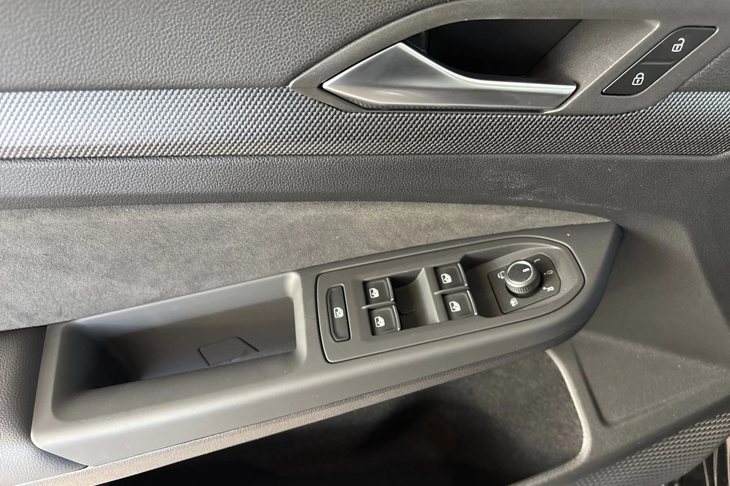 musta Volkswagen Golf 2026 kuva 14.