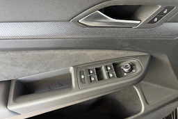 musta Volkswagen Golf 2026 kuva 14.