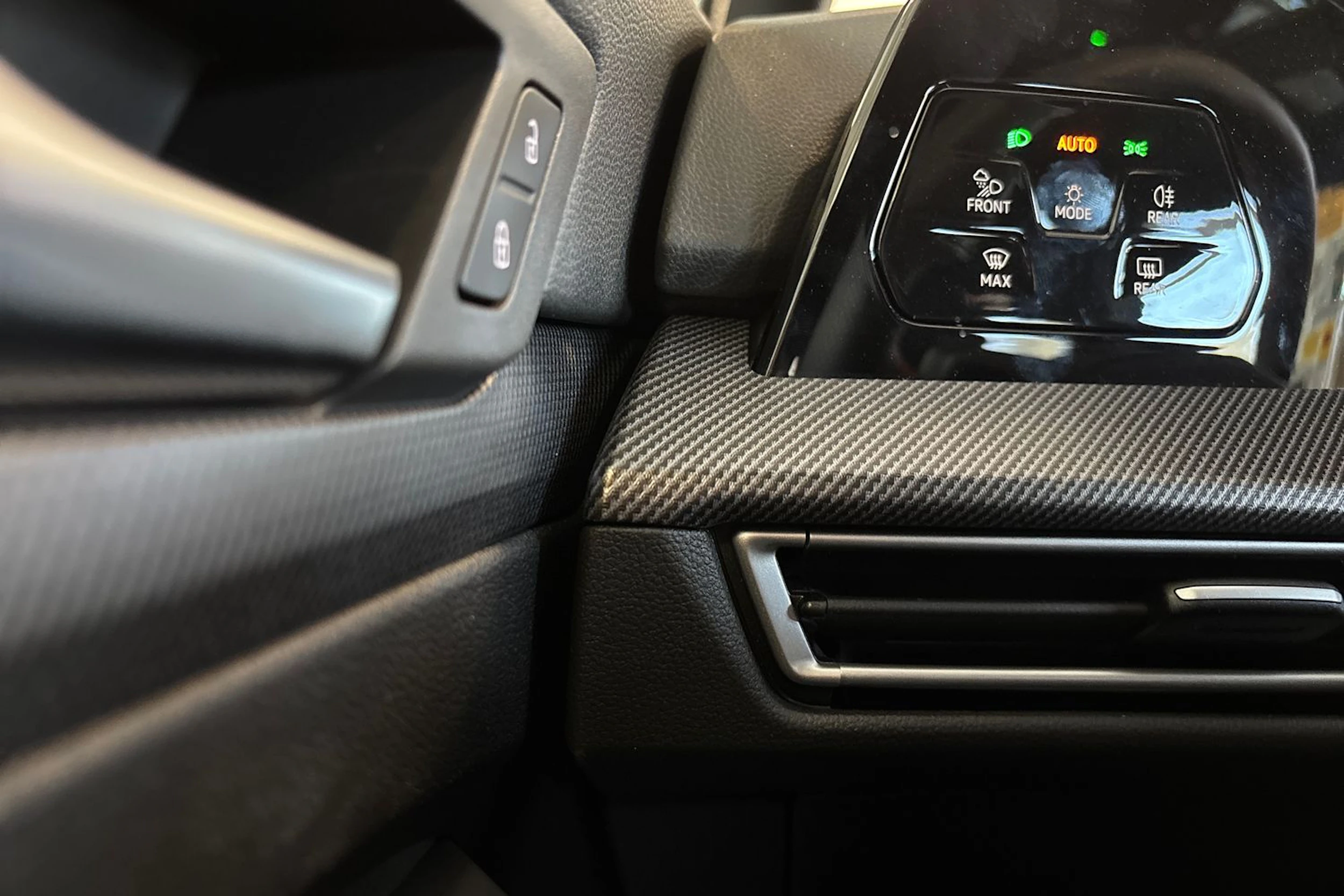 musta Volkswagen Golf 2026 kuva 15.