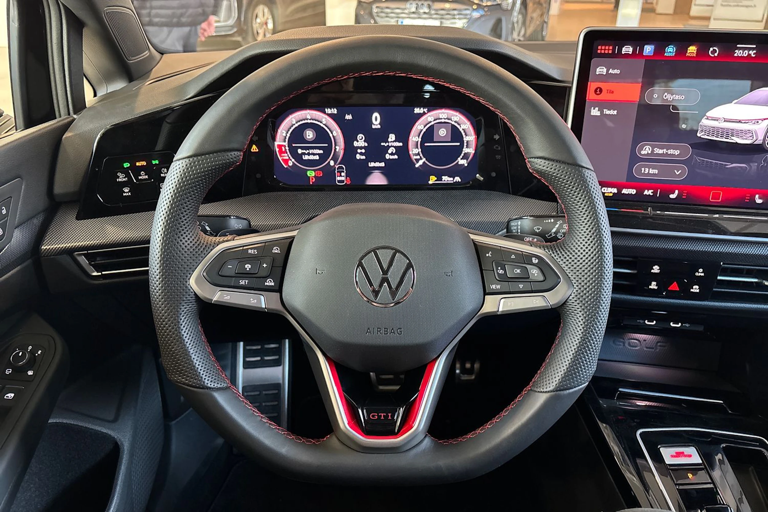 musta Volkswagen Golf 2026 kuva 16.
