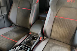 musta Volkswagen Golf 2026 kuva 21.