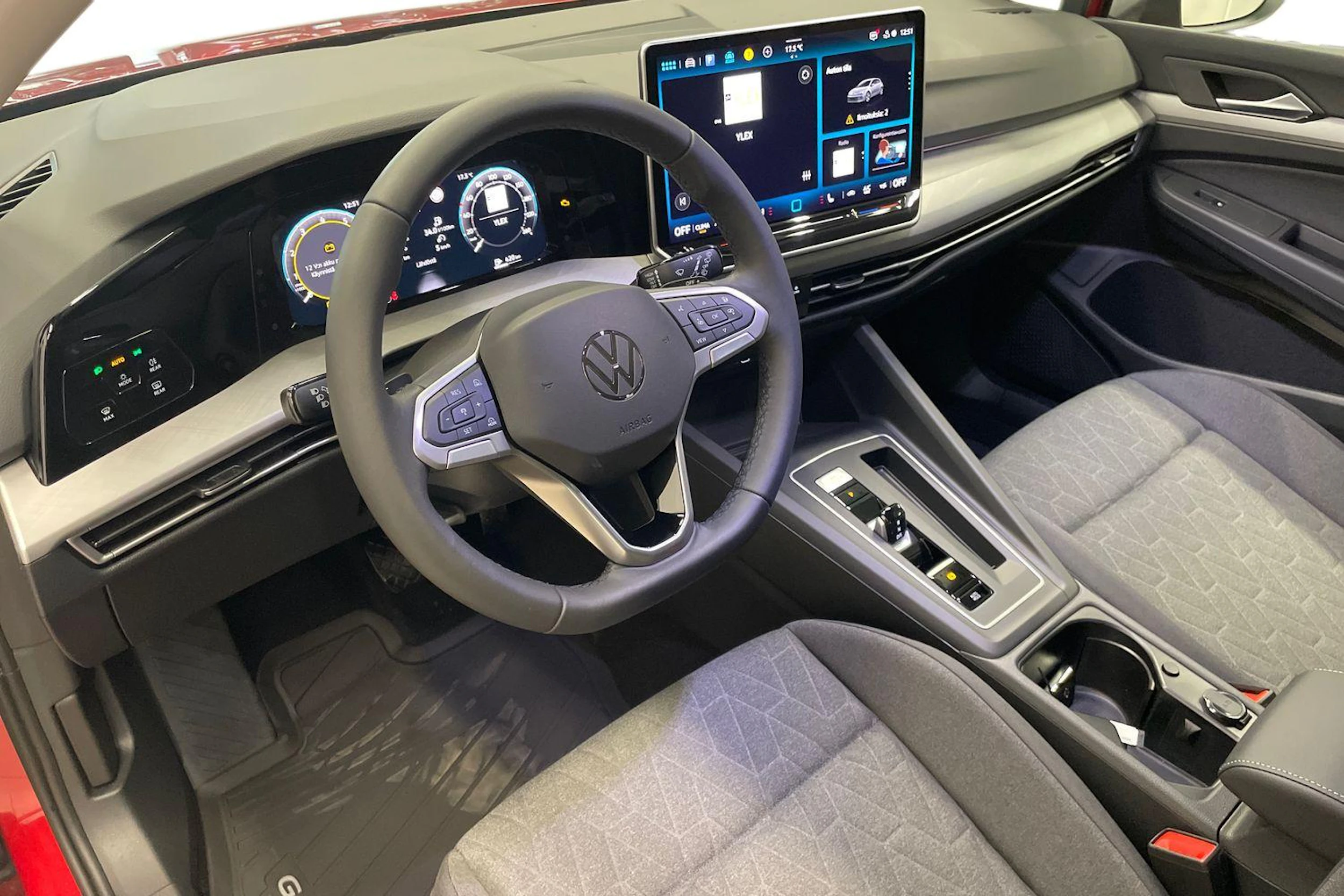 punainen Volkswagen Golf 2026 kuva 6.