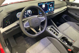 punainen Volkswagen Golf 2026 kuva 6.