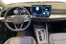 punainen Volkswagen Golf 2026 kuva 7.