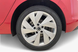 punainen Volkswagen Golf 2026 kuva 9.