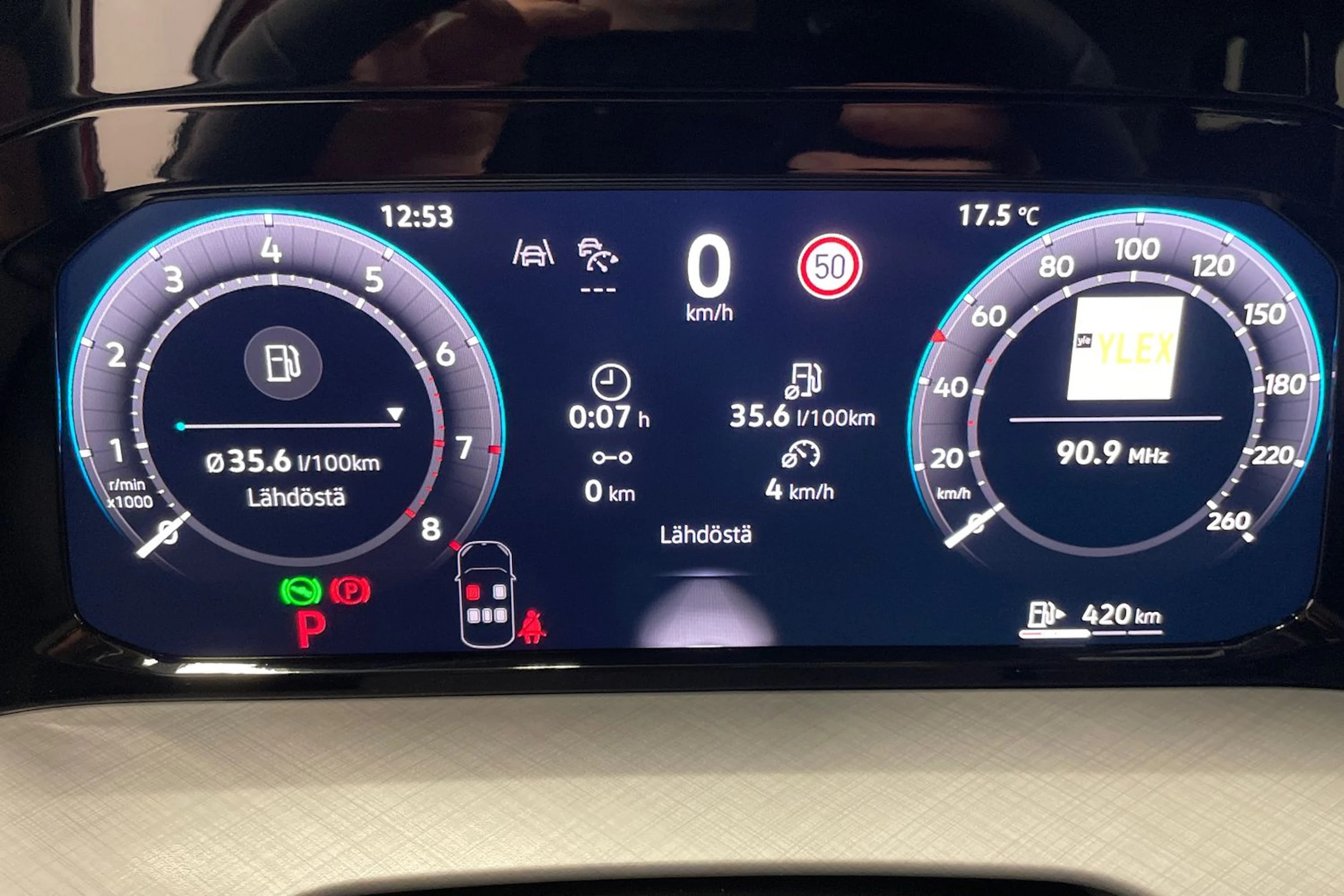 punainen Volkswagen Golf 2026 kuva 12.