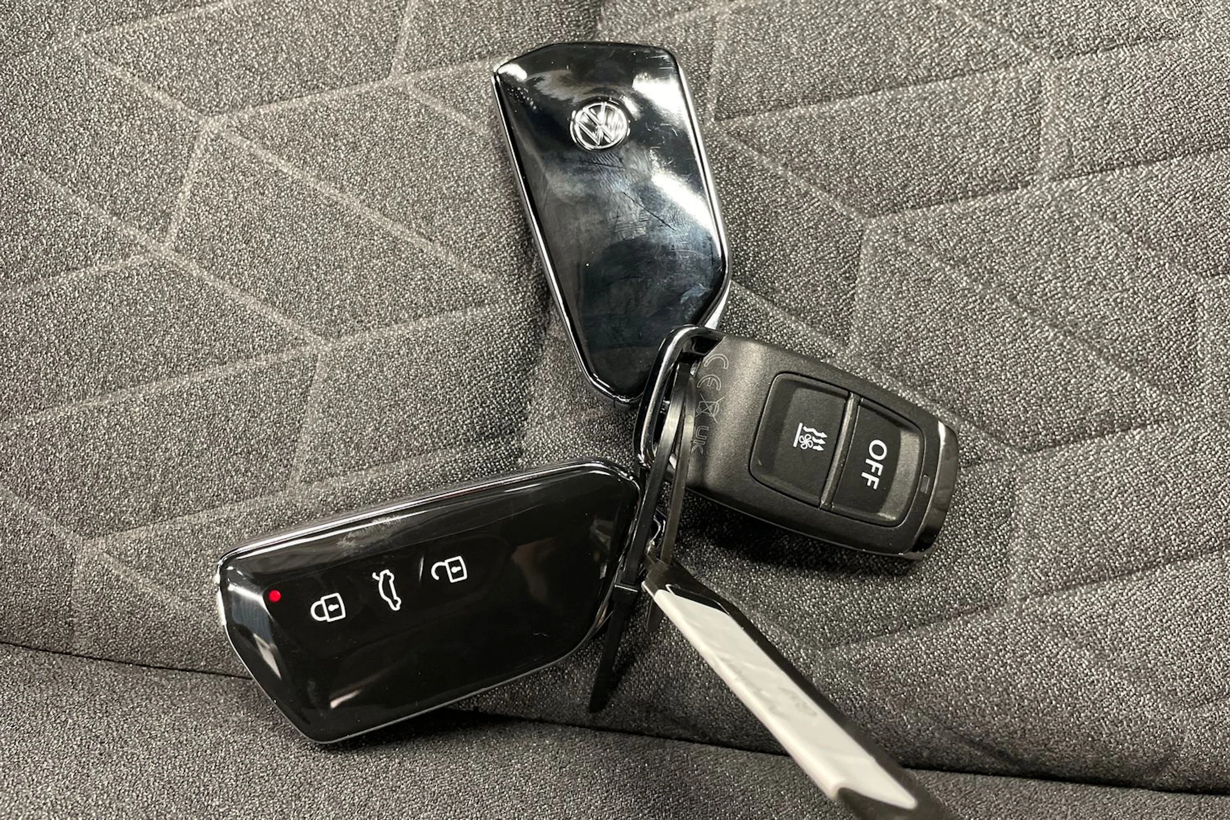 punainen Volkswagen Golf 2026 kuva 13.