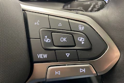 punainen Volkswagen Golf 2026 kuva 15.