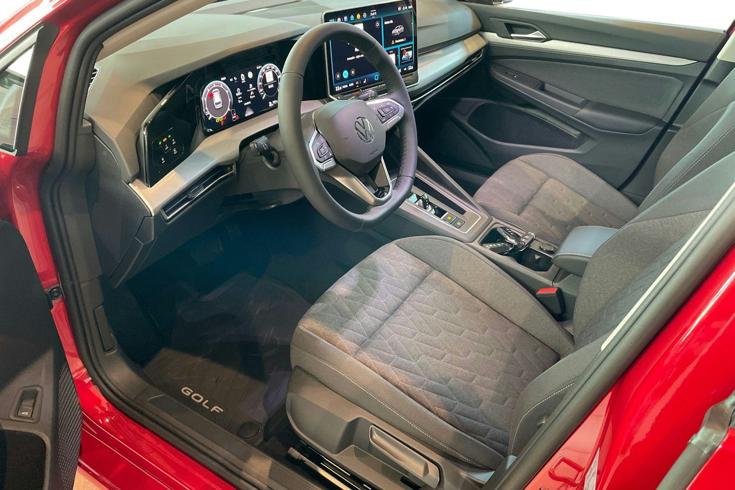 punainen Volkswagen Golf 2026 kuva 6.