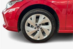 punainen Volkswagen Golf 2026 kuva 9.