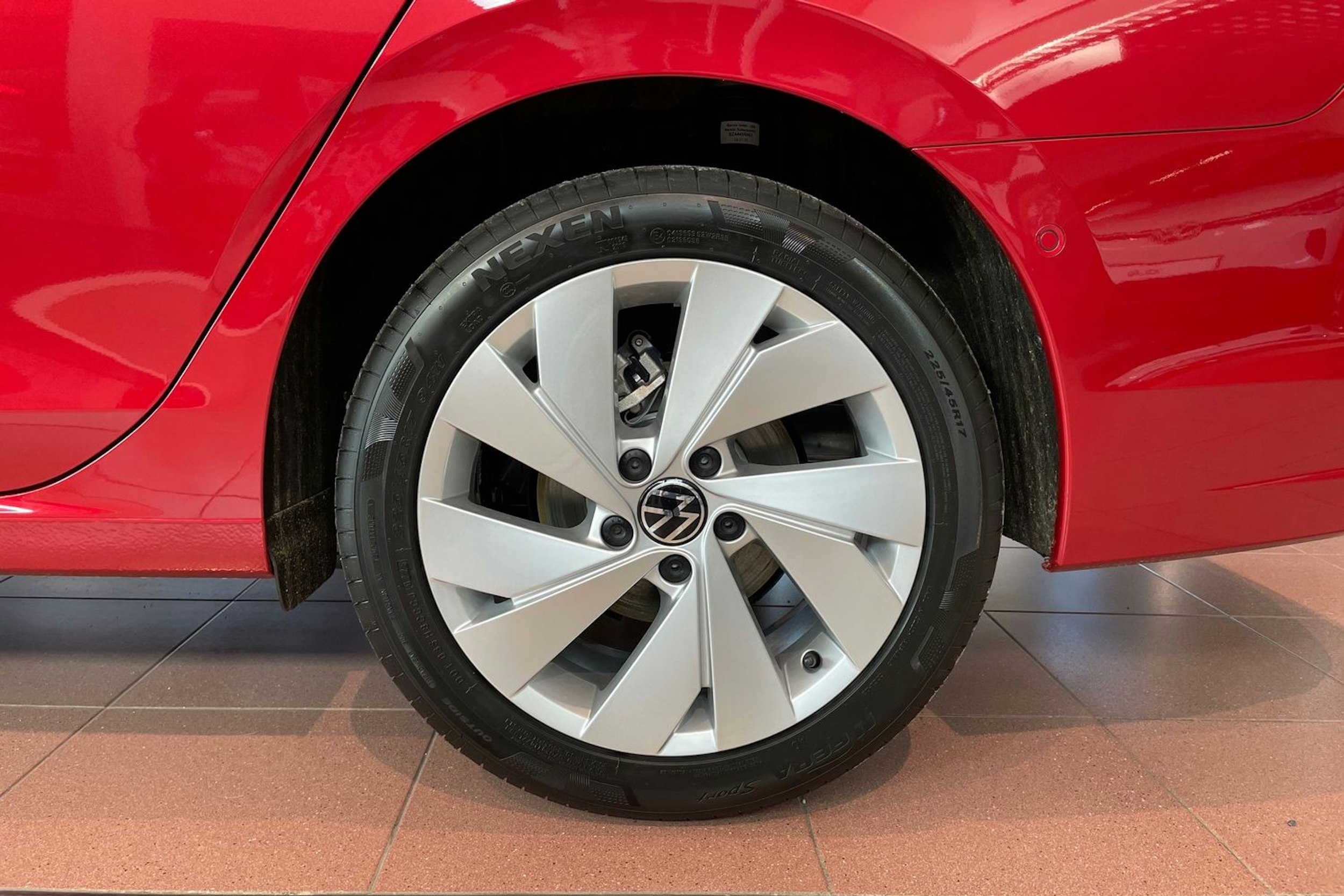 punainen Volkswagen Golf 2026 kuva 10.