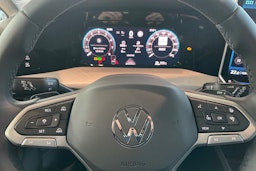 punainen Volkswagen Golf 2026 kuva 11.