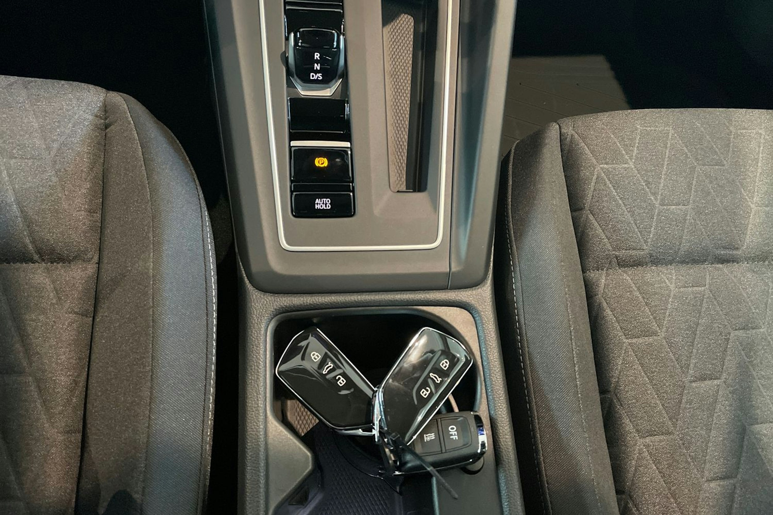 punainen Volkswagen Golf 2026 kuva 17.