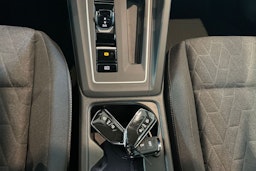 punainen Volkswagen Golf 2026 kuva 17.