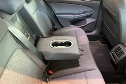 punainen Volkswagen Golf 2026 kuva 21.