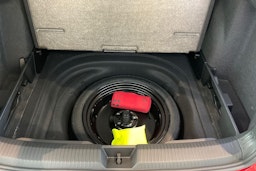 punainen Volkswagen Golf 2026 kuva 23.