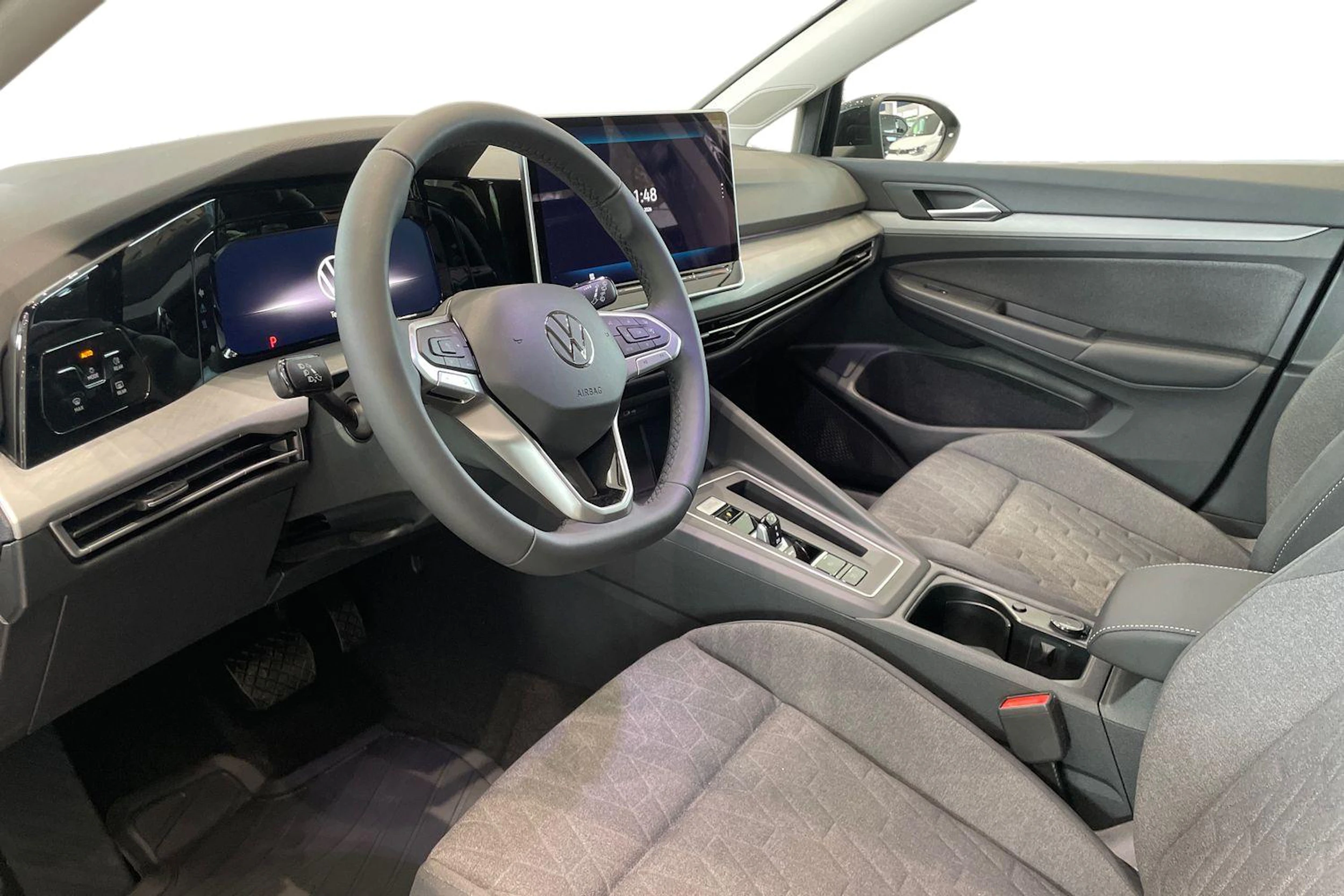 musta Volkswagen Golf 2026 kuva 6.