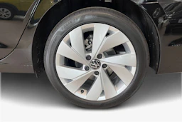musta Volkswagen Golf 2026 kuva 9.