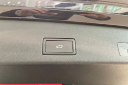 musta Volkswagen Golf 2026 kuva 12.