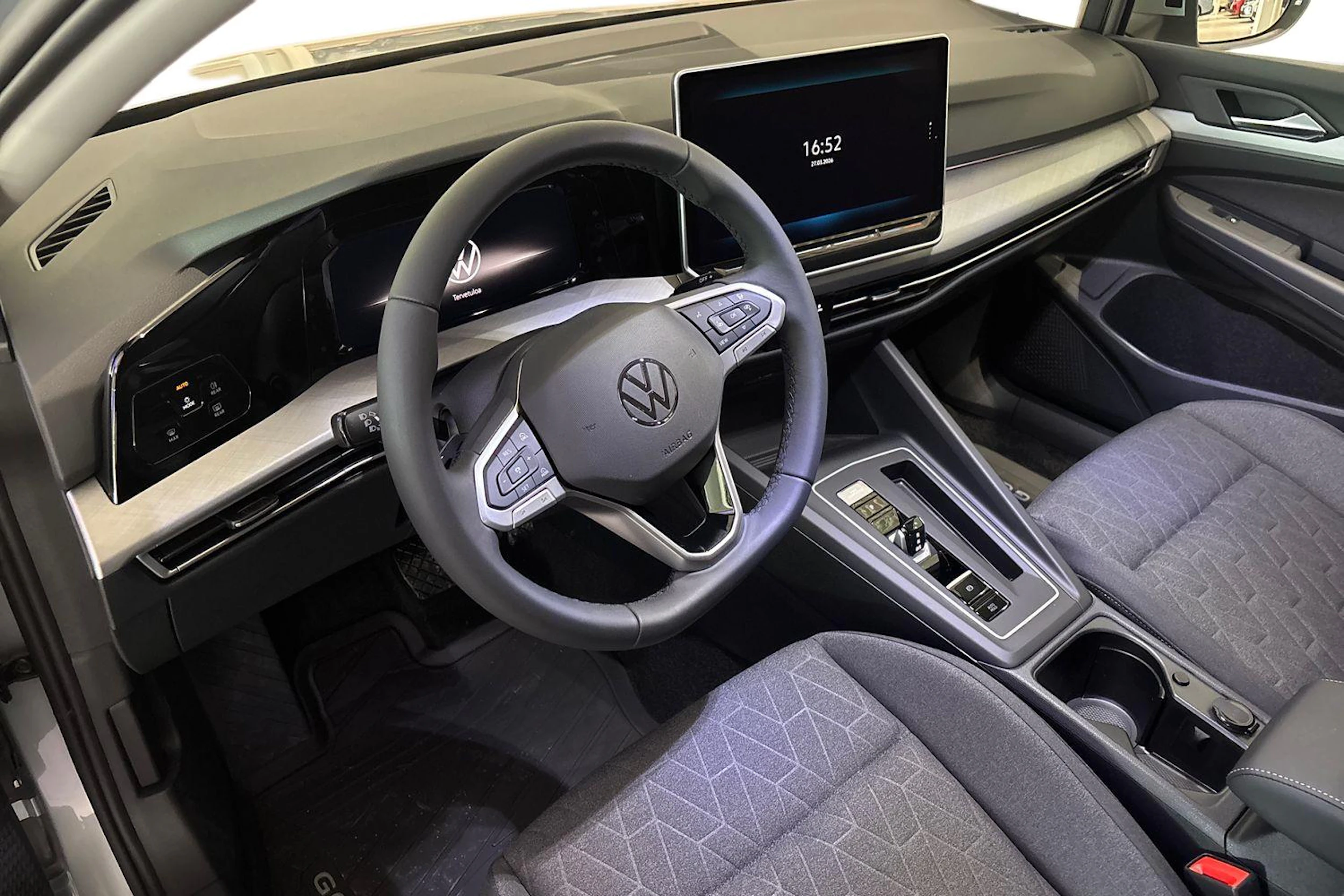 harmaa Volkswagen Golf 2026 kuva 6.