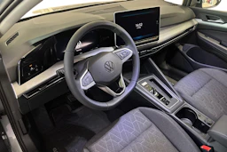 harmaa Volkswagen Golf 2026 kuva 6.