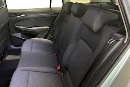 harmaa Volkswagen Golf 2026 kuva 8.