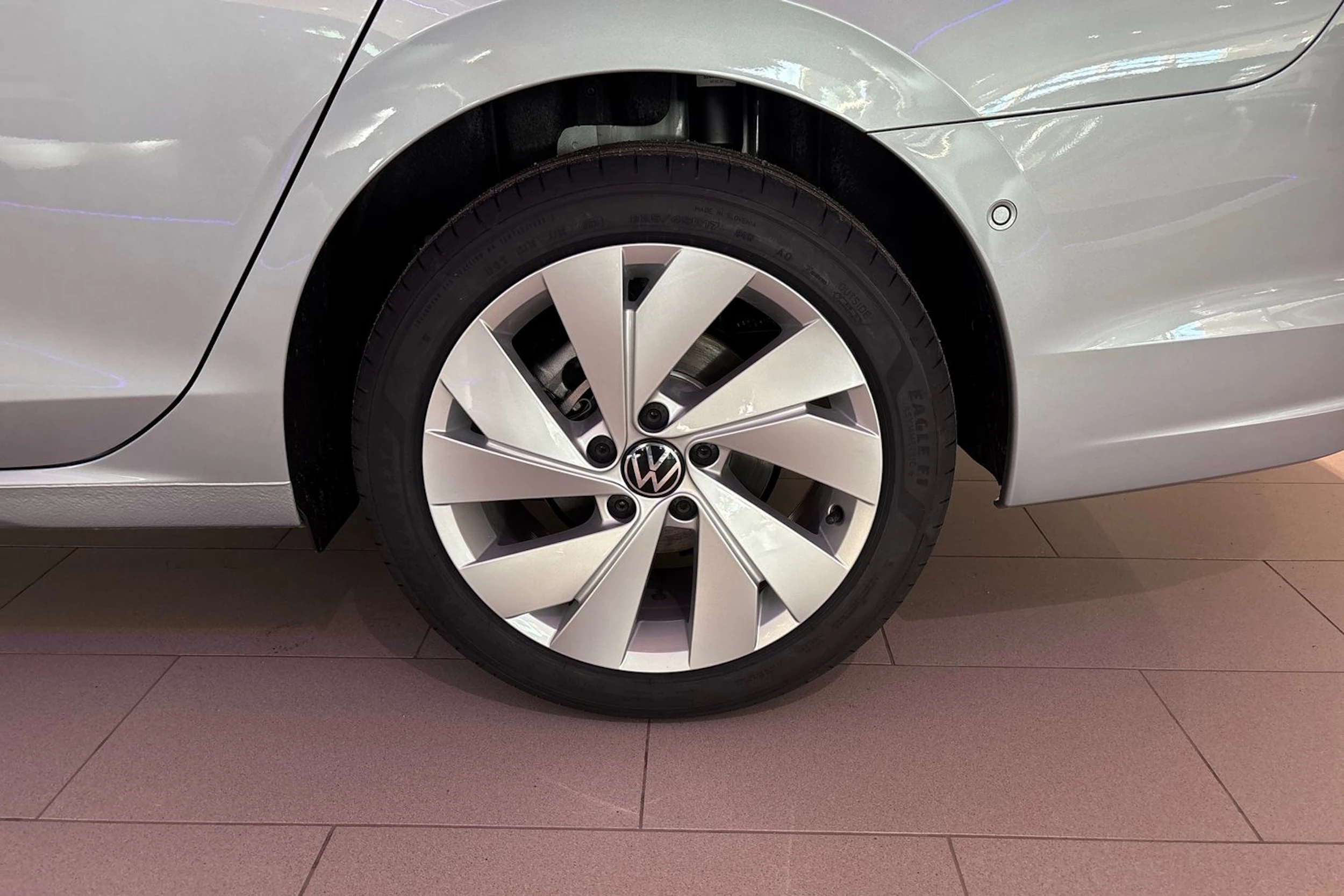 harmaa Volkswagen Golf 2026 kuva 10.