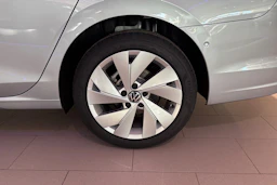 harmaa Volkswagen Golf 2026 kuva 10.