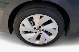 harmaa Volkswagen Golf 2026 kuva 9.