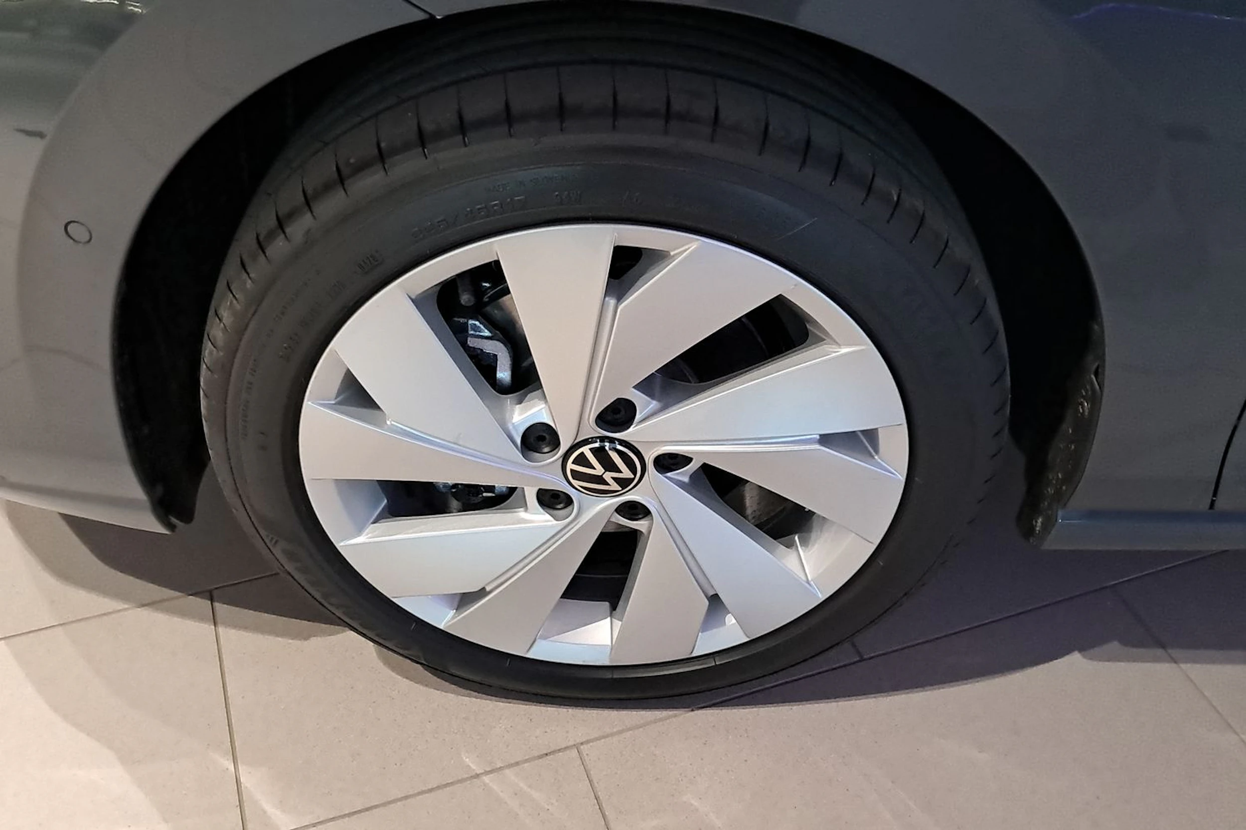 harmaa Volkswagen Golf 2026 kuva 10.