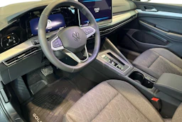 harmaa Volkswagen Golf 2026 kuva 6.