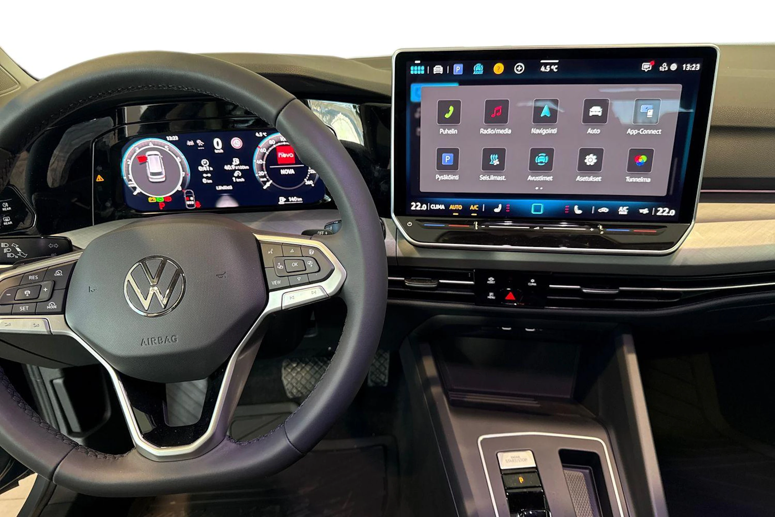 harmaa Volkswagen Golf 2026 kuva 7.