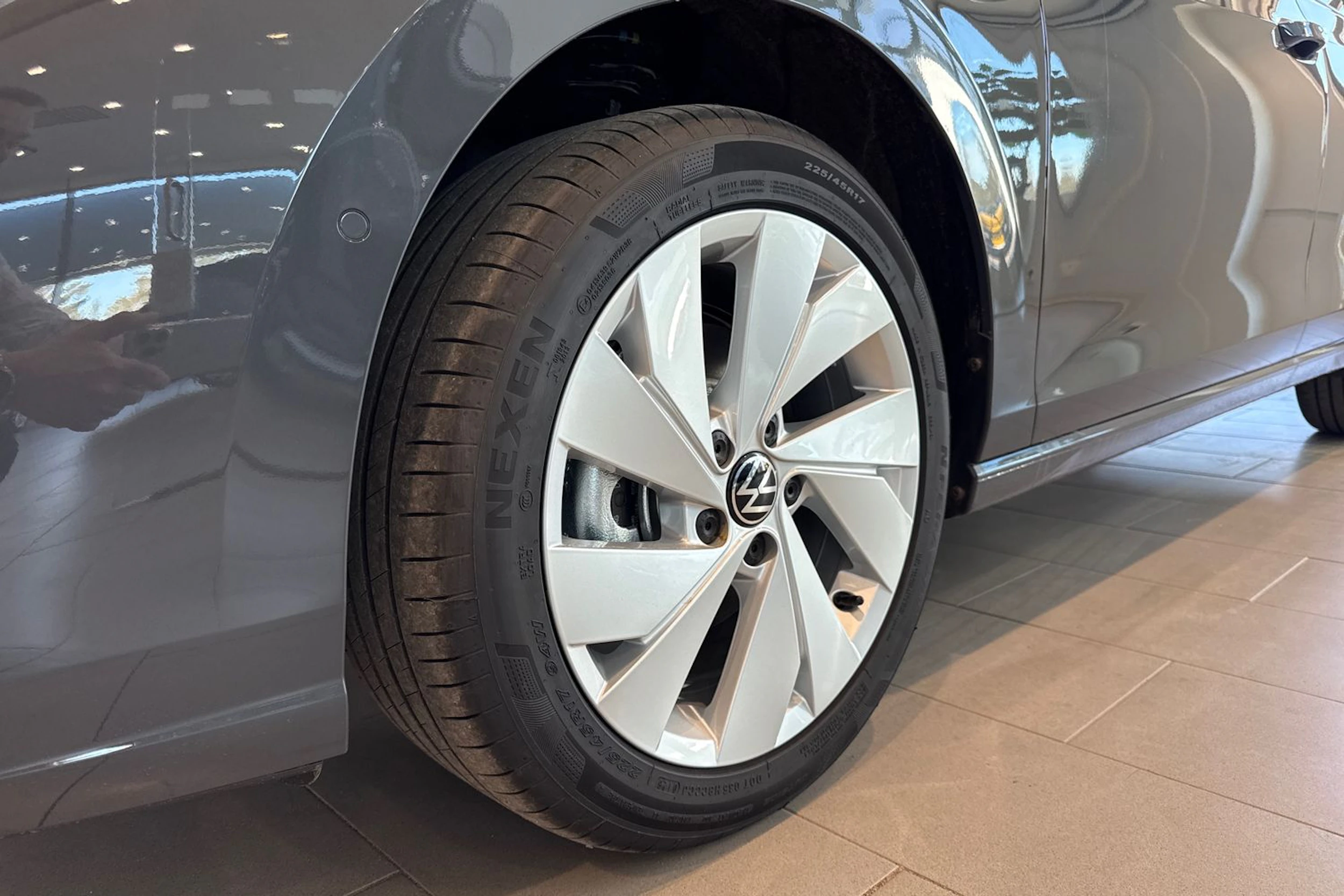 harmaa Volkswagen Golf 2026 kuva 10.