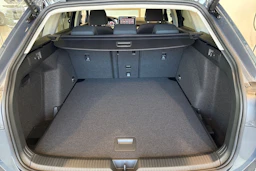 harmaa Volkswagen Golf 2026 kuva 11.