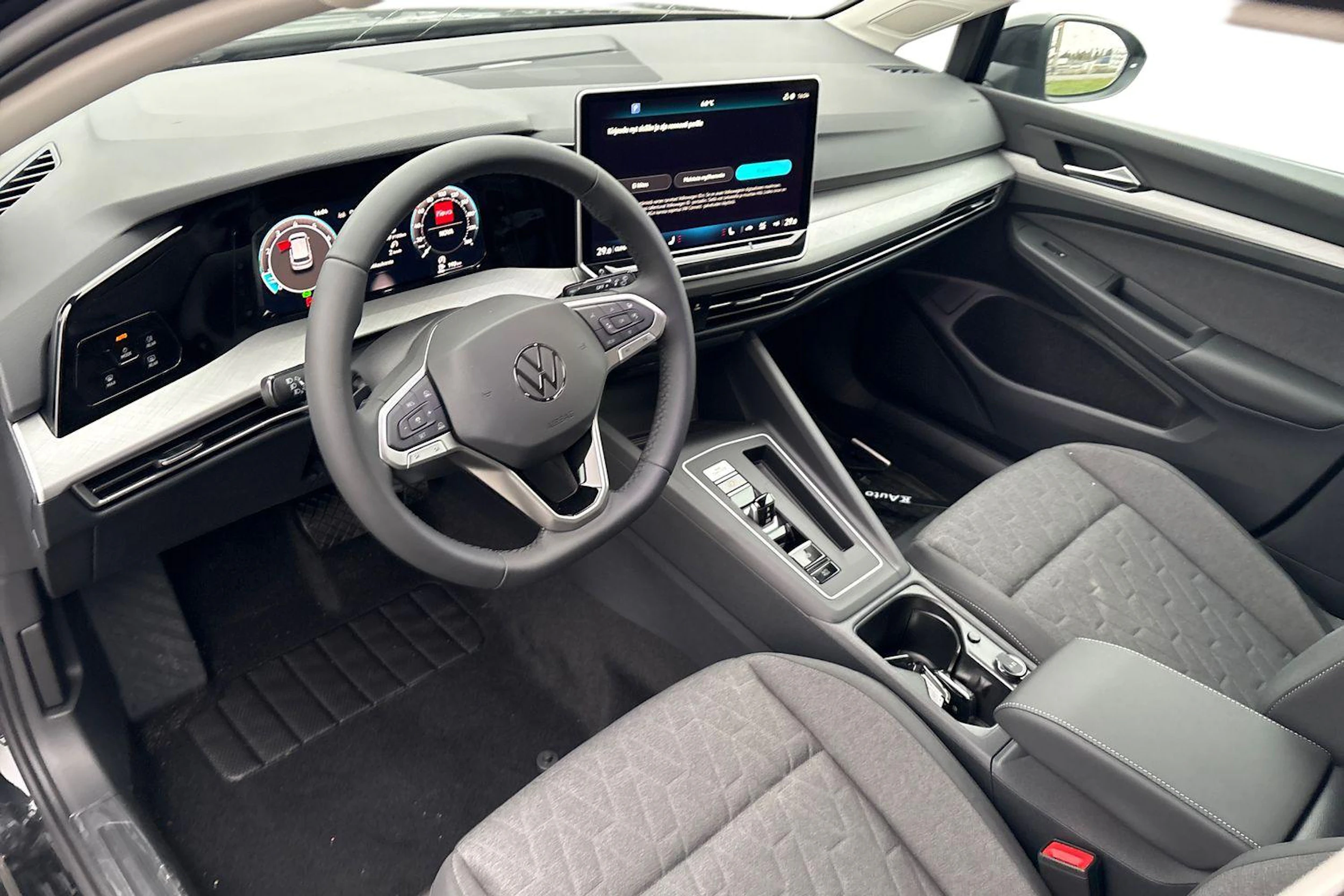 musta Volkswagen Golf 2026 kuva 7.