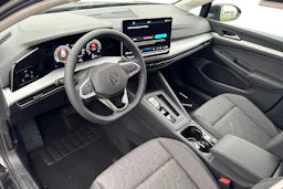 musta Volkswagen Golf 2026 kuva 7.