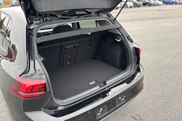 musta Volkswagen Golf 2026 kuva 11.