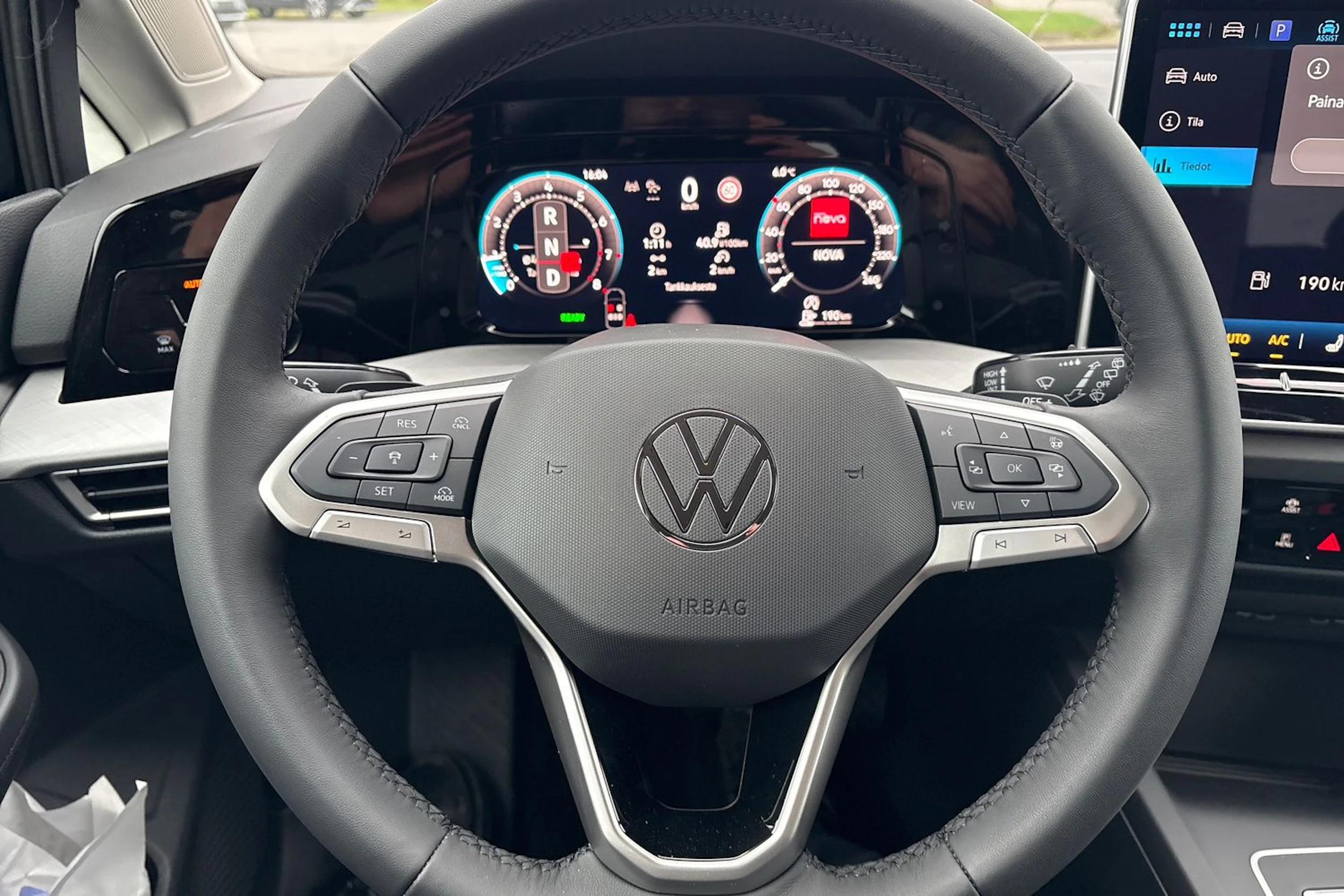 musta Volkswagen Golf 2026 kuva 12.