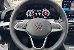 musta Volkswagen Golf 2026 kuva 12.