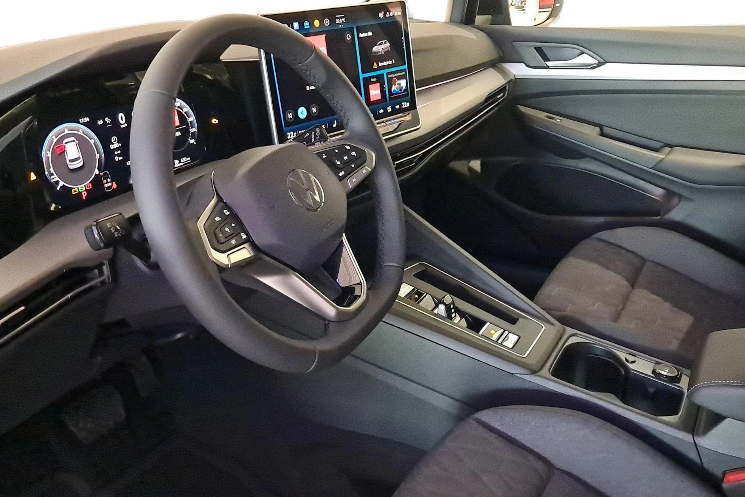 musta Volkswagen Golf 2026 kuva 6.