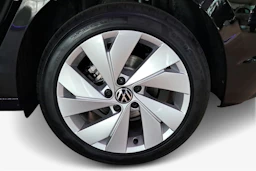 musta Volkswagen Golf 2026 kuva 9.