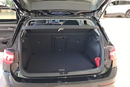 musta Volkswagen Golf 2026 kuva 11.