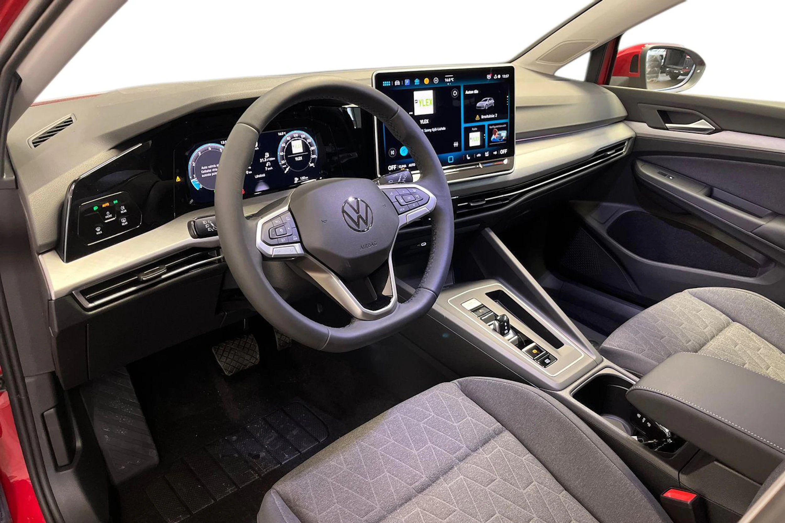 punainen Volkswagen Golf 2026 kuva 6.