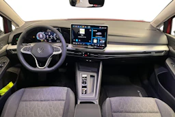 punainen Volkswagen Golf 2026 kuva 7.