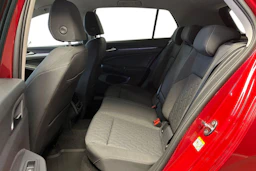 punainen Volkswagen Golf 2026 kuva 8.