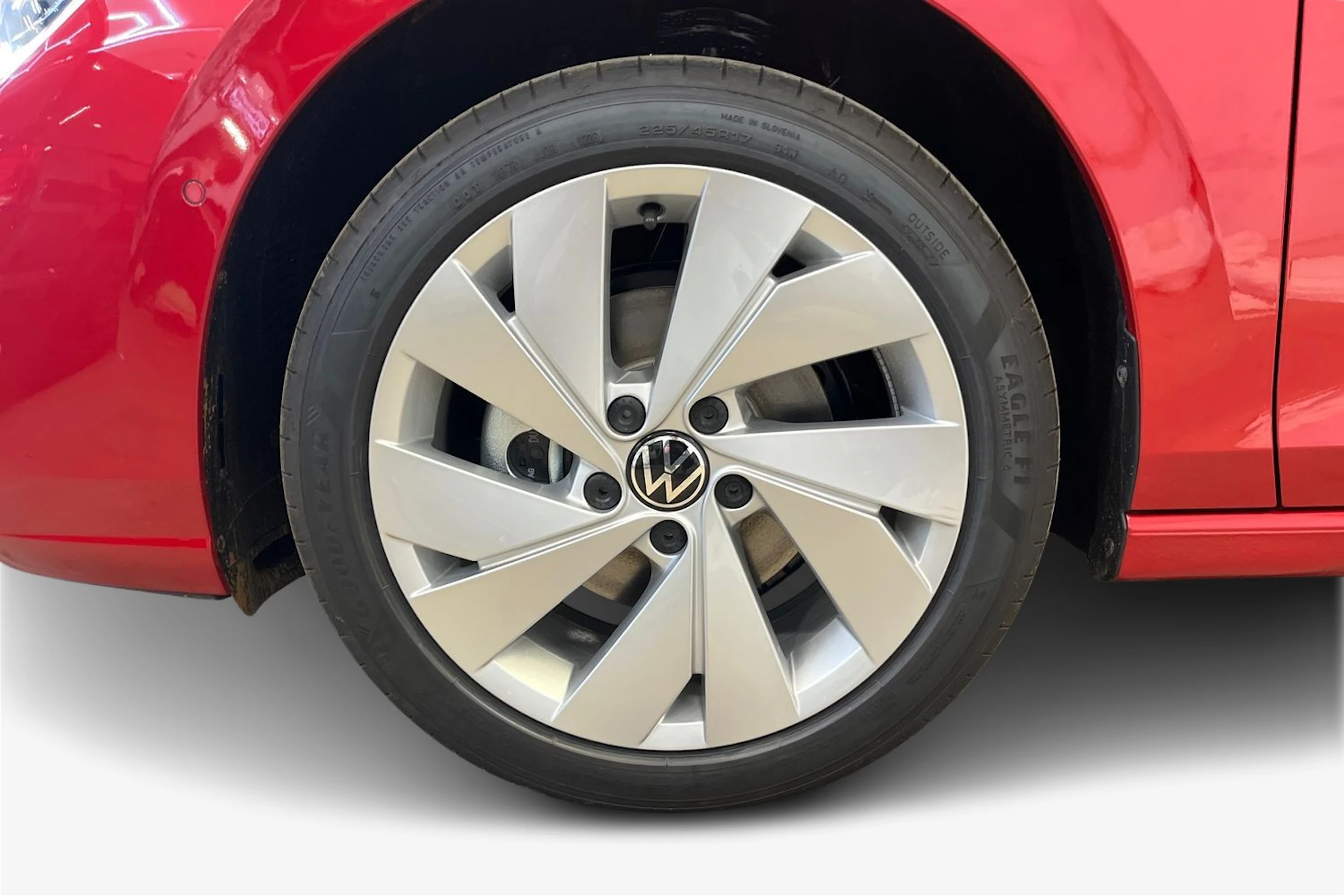 punainen Volkswagen Golf 2026 kuva 9.
