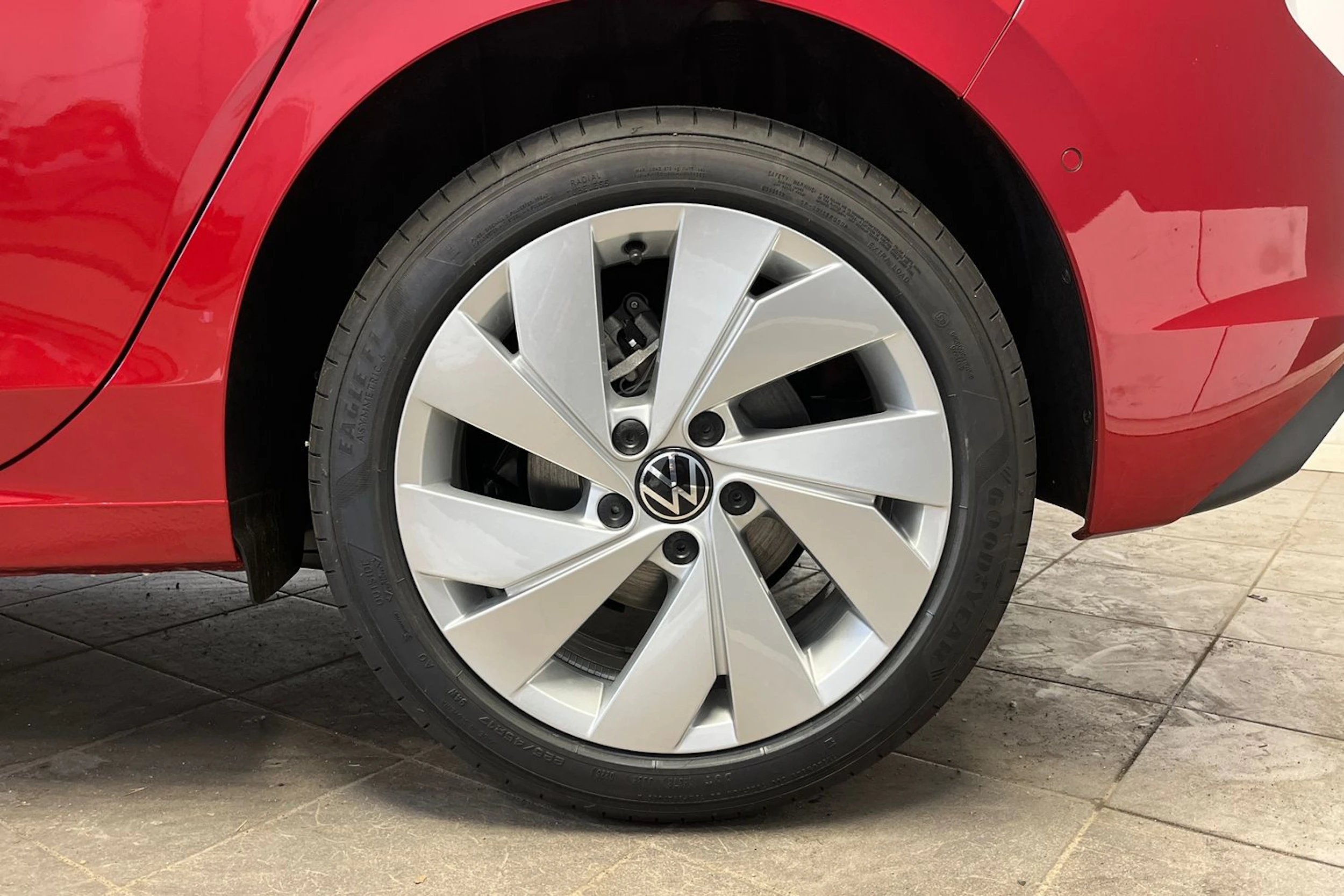 punainen Volkswagen Golf 2026 kuva 10.