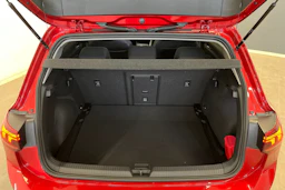 punainen Volkswagen Golf 2026 kuva 11.